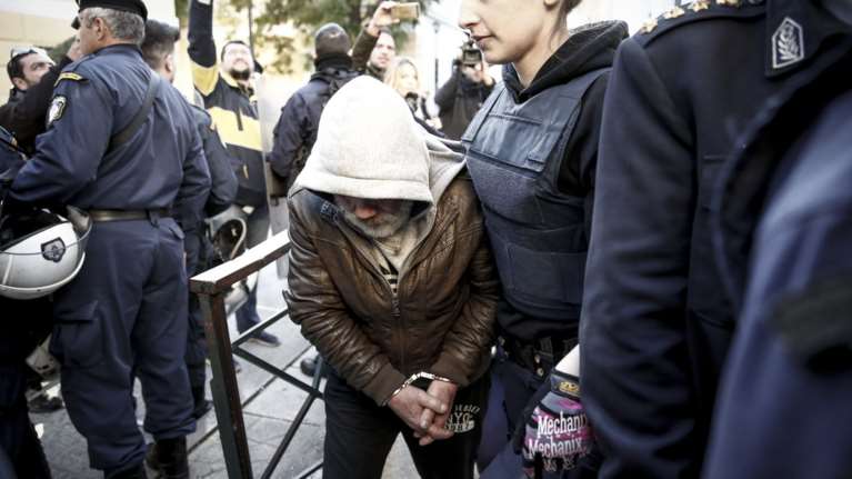 Γιατί ο δολοφόνος της Δώρας Ζέμπερη ζητεί να αλλάξει φυλακή