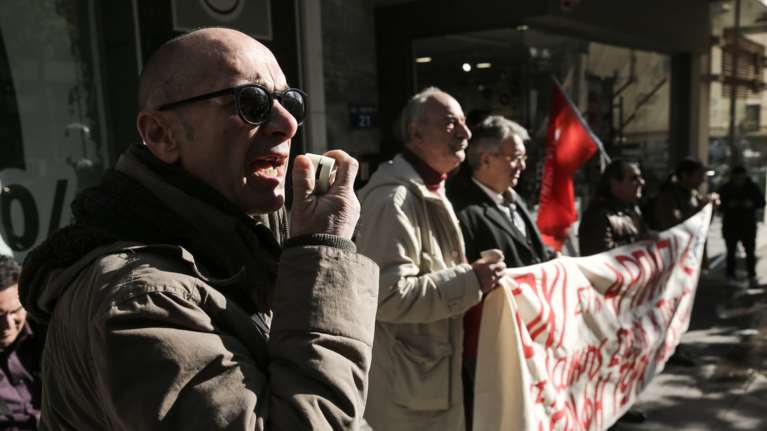 Συμβολαιογράφος κλειδώθηκε στο γραφείο του λόγω πλειστηριασμών