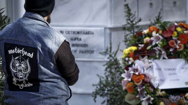 Συγκίνηση στο τελευταίο αντίο στον «Τζιμάκο»