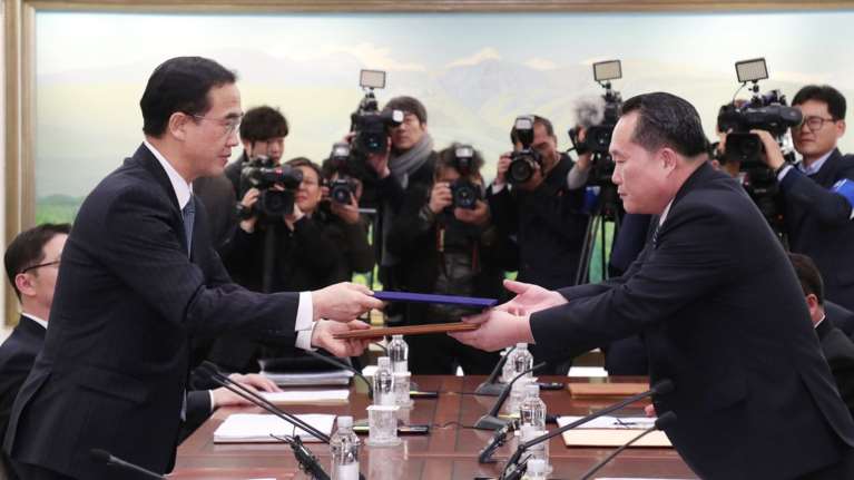 Με κοινή σημαία στους Ολυμπιακούς Βόρεια και Νότια Κορέα- Ιστορική συμφωνία