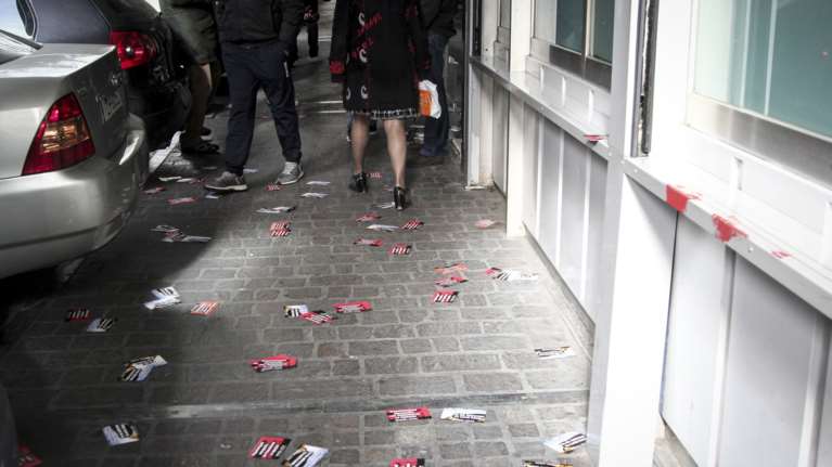 ΝΔ για τον Ρουβίκωνα: Πάλι καλά που δεν τους μίσθωσαν και ταξί