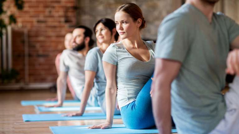 Η γιόγκα βοηθά στη μείωση του άγχους, αλλά η ψυχοθεραπεία είναι ακόμη πιο αποτελεσματική