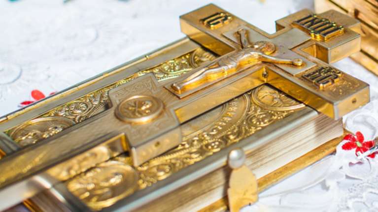 Επιασαν τον κλέφτη με το Ευαγγέλιο, τα δισκοπότηρα &amp; τον σταυρό