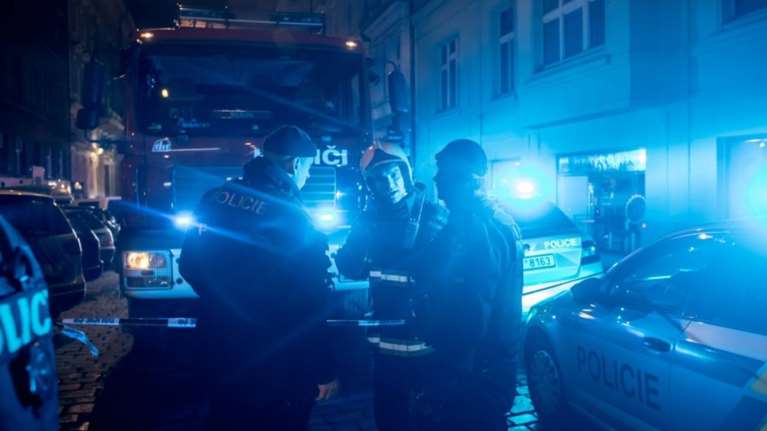 Δύο νεκροί από μεγάλη πυρκαγιά σε ξενοδοχείο στην Πράγα (βιντεο)