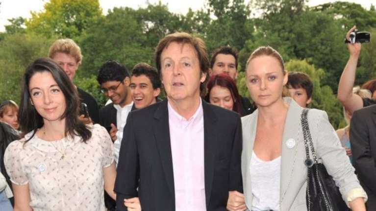 Η κόρη του &quot;σκαθαριού&quot; Πολ ΜακΚάρντνεϊ για το #MeToo στη μόδα