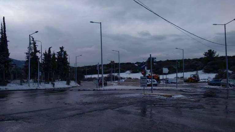 Κακοκαιρία στη βόρεια Ελλάδα με χιόνια και κλειστά σχολεία