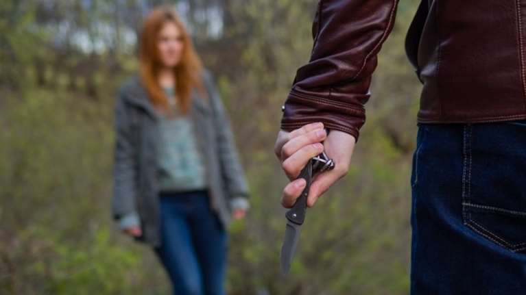 Ροδόπη: Μαχαίρωσε την εν διαστάσει σύζυγό του και το γιο τους