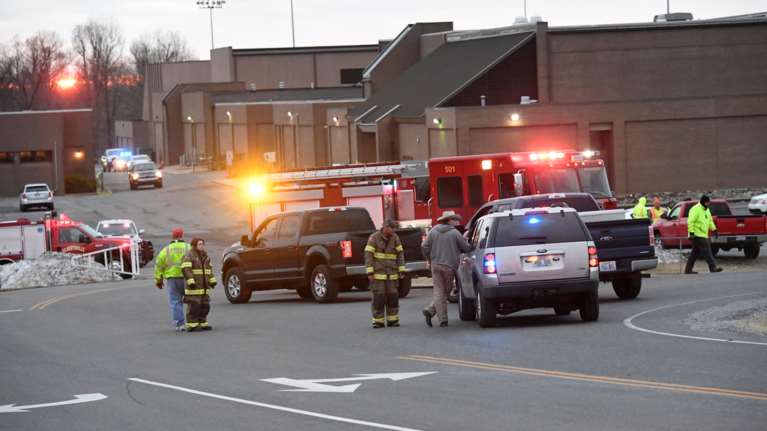 Ενας νεκρός και πολλοί τραυματίες από επίθεση σε σχολείο στο Κεντάκι