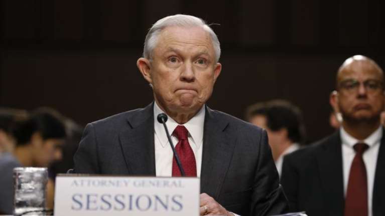 Ανέκριναν τον υπ. Δικαιοσύνης Τζεφ Σέσσιονς για το Russia-Gate