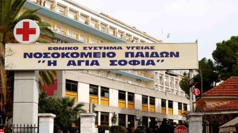 Διασωληνωμένο το βρέφος που διασώθηκε από τη φωτιά στην Πλ. Αττικής