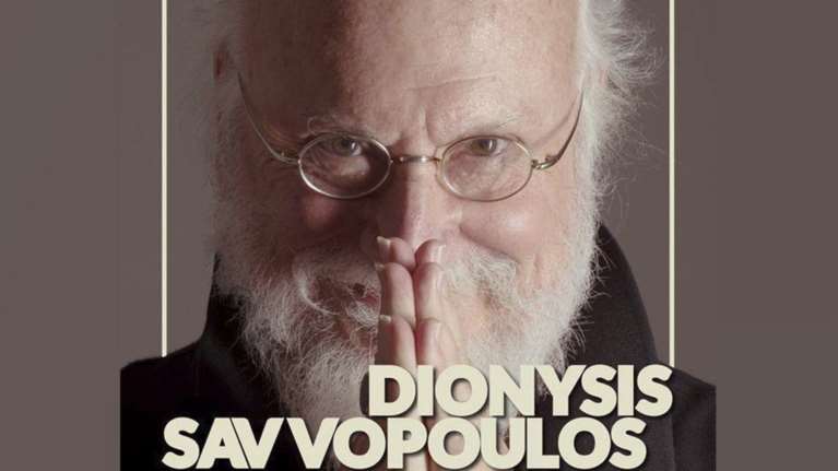 Ο Διονύσης Σαββόπουλος τραγουδά σε μια εκκλησία του Λονδίνου