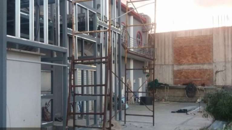 Ζάκυνθος: Πατέρας &amp; γιος σκοτώθηκαν πέφτοντας σε φρεάτιο ασανσέρ