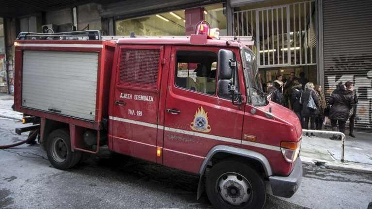 Μυστήριο η απουσία της μητέρας του μωρού που διασώθηκε από τη φωτιά