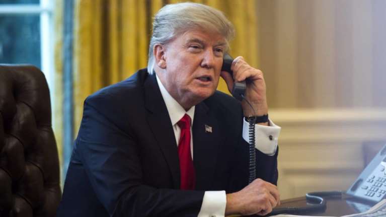 Το φλερτ του Τραμπ με τους ακροδεξιούς και η... συγγνώμη