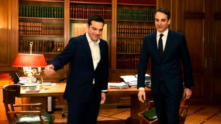 Μητσοτάκης: Διχάζετε τους Ελληνες - Μαξίμου: Ανεύθυνη η ΝΔ