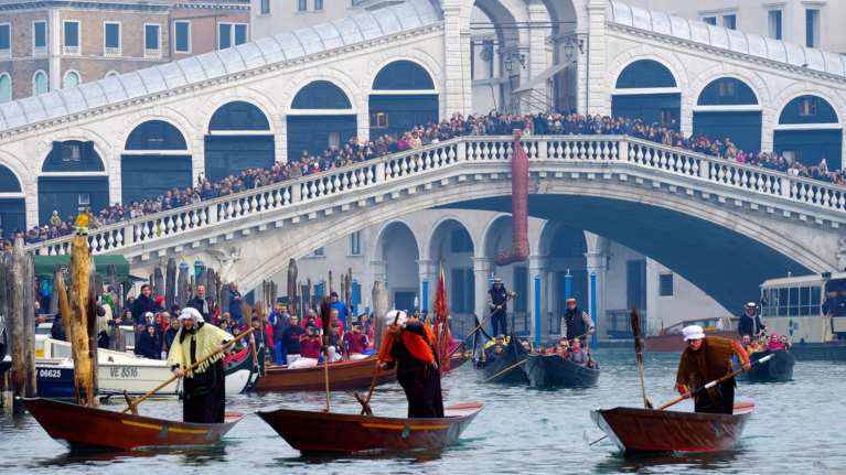 Βενετία: καρναβάλι για πάντα και χάος στις πλατείες