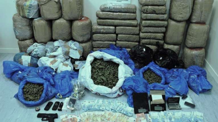 Βρήκαν σε αποθήκη στη Ν.Πέραμο κάνναβη αξίας 4 εκατ. ευρώ!