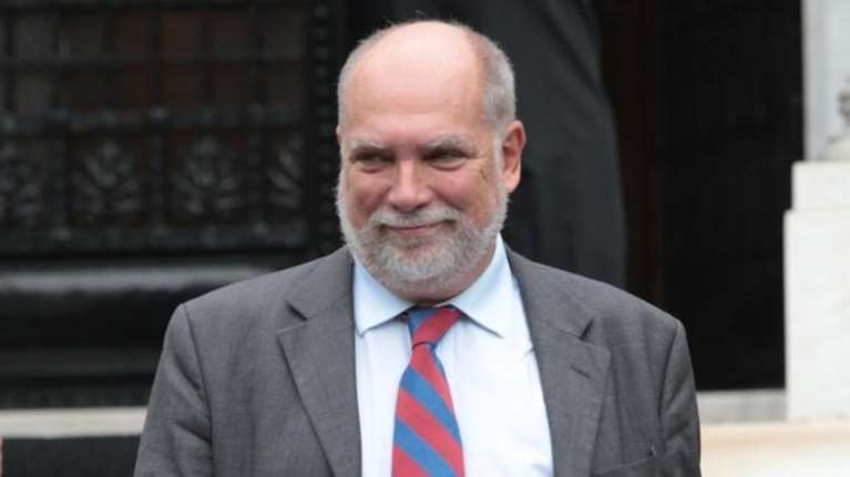 Βίζερ: Καμία κυβέρνηση δεν &quot;αγκάλιασε&quot; τα μνημόνια πλην ΣΥΡΙΖΑ