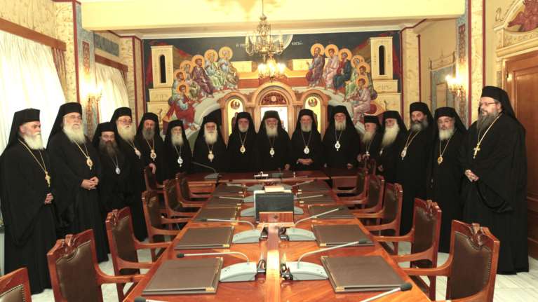 Κορυφώνεται ο «πόλεμος των ράσων» στην εκκλησία για το Σκοπιανό