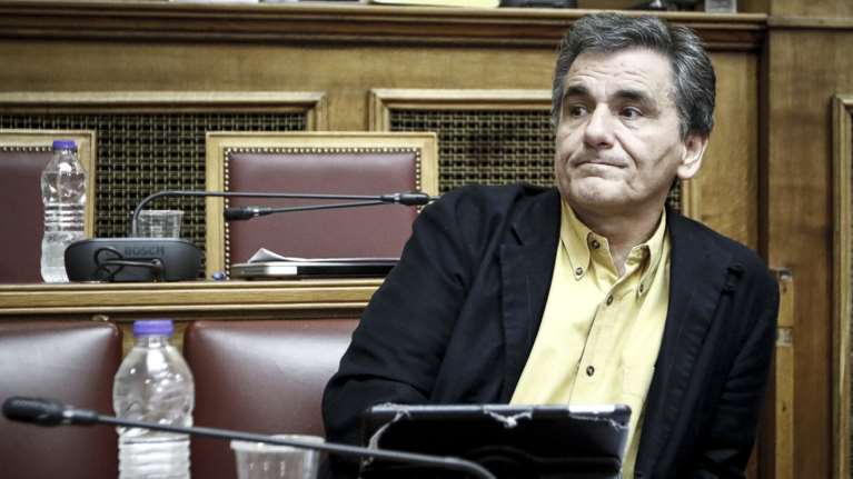 Τσαλακωμένος αριστερός αλλά χωρίς τύψεις δηλώνει ο Τσακαλώτος