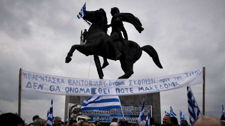 Σκηνικό έντονης πόλωσης λίγο πριν το Σαββατοκύριακο «φωτιά»