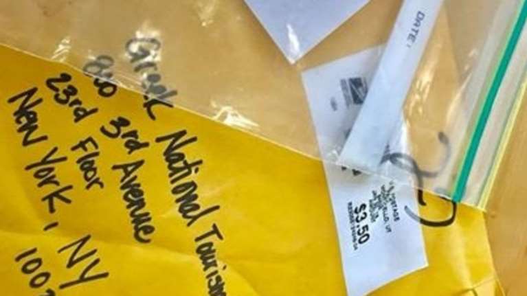 Επέστρεψε πέτρες που είχε πάρει από την Ακρόπολη ταχυδρομικώς