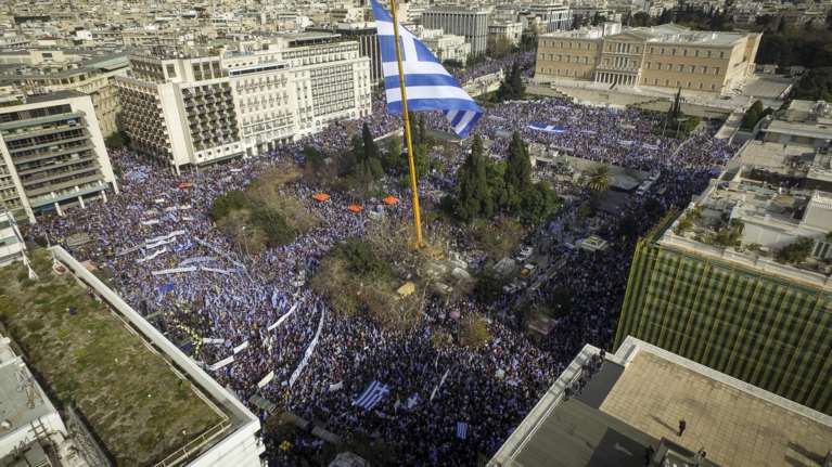 Live το συλλαλητήριο στην Αθήνα - Εκατοντάδες χιλιάδες κόσμου