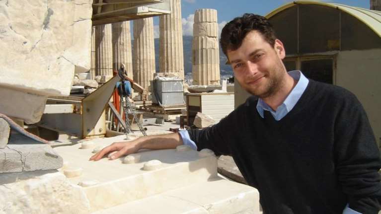 O Ελληνας πίσω από τον επαναπατρισμό αριστουργηματικού κρατήρα στην Ιταλία