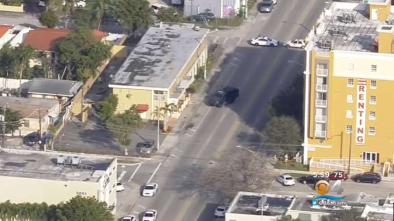 Μαιάμι: Αγνωστος κρατάει ομήρους σε μπαρ