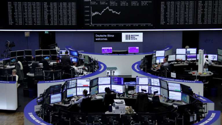 «Βουλιάζουν» τα ευρωπαϊκά χρηματιστήρια μετά το μίνι κραχ στη Wall Street