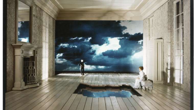 Μέσα στην έκθεση του σπουδαίου οραματιστή καλλιτέχνη Στ. Λαζαρίδη (video)