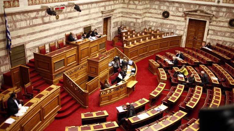 Έκτακτη διάσκεψη προέδρων στη Βουλή για τη Novartis