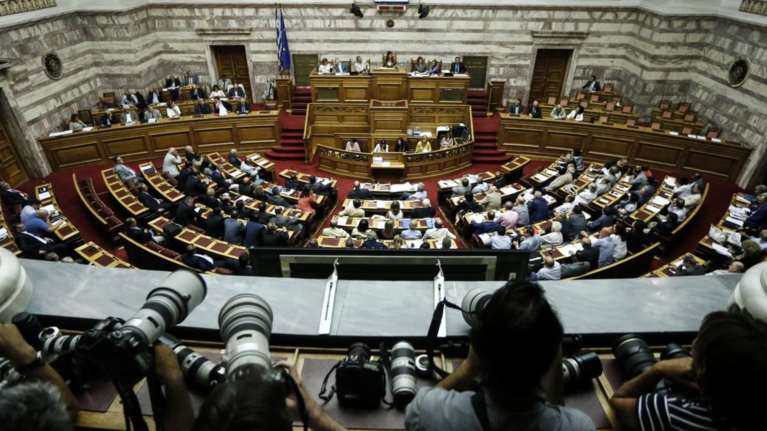 Στη Βουλή η δικογραφία για την Novartis - Οι επόμενες κινήσεις