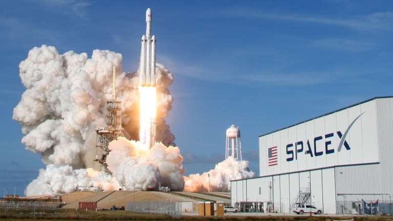 Ταξιδεύει προς τον Αρη ο «Falcon Heavy» της Space X [Εικόνες-βίντεο]