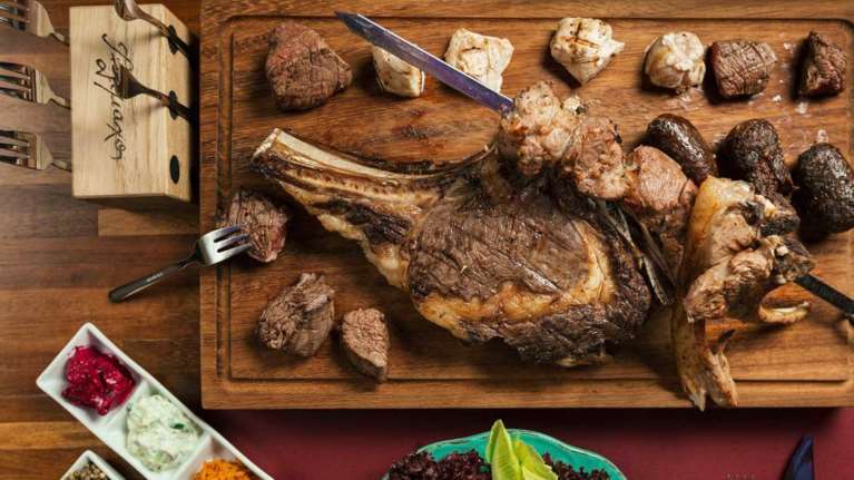 Τσικνοπέμπτη: Τι γιορτάζουμε την ημέρα της απόλυτης κρεατοφαγίας - Πώς προέκυψε το έθιμο