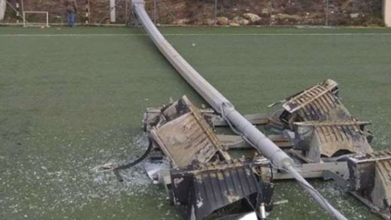 Παραλίγο τραγωδία στη Σταμάτα -Επεσε πυλώνας φωτισμού στο γήπεδο