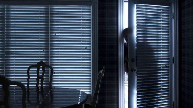 Τρίκαλα: Ηλικιωμένη παρακολουθούσε διαρρήκτες να την κλεβουν