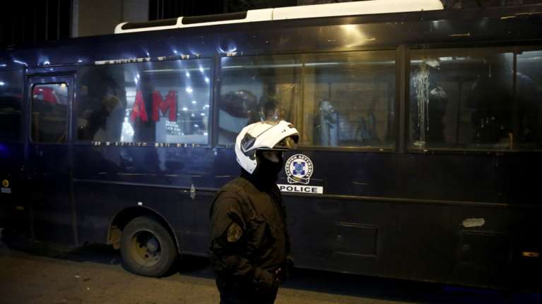 Ελεύθερα αφέθηκαν τα 20 μέλη του Ρουβίκωνα που εισέβαλαν στο ΕΒΕΑ