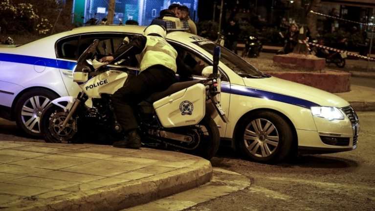 Τρεις τραυματίες, οι δύο αστυνομικοί, μετά από καταδίωξη στην Άρτα