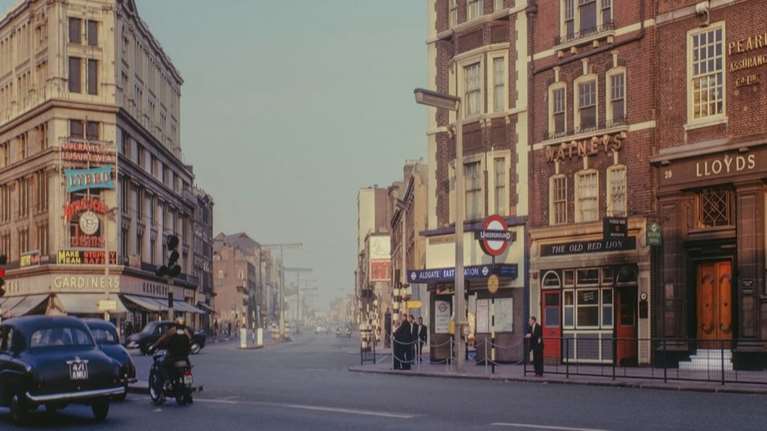 Οι άγνωστες εικόνες του "εξαφανισμένου" Ανατολικού Λονδίνου