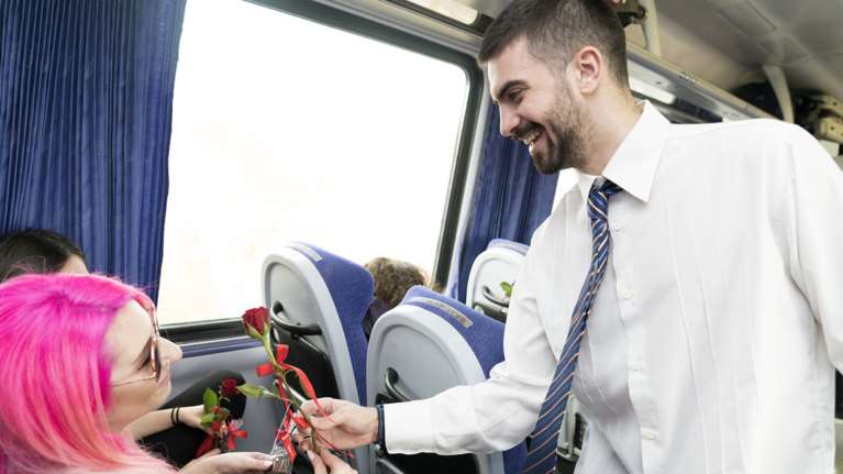 Ο Αγιος Βαλεντίνος στο πρωινό δρομολόγιο Αθήνα - Θεσσαλονίκη