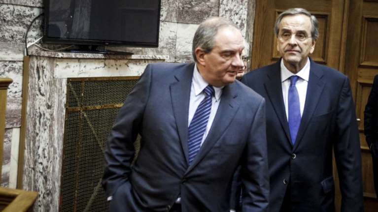 Το χειροκρότημα Σαμαρά και ο σιωπηλός Καραμανλής