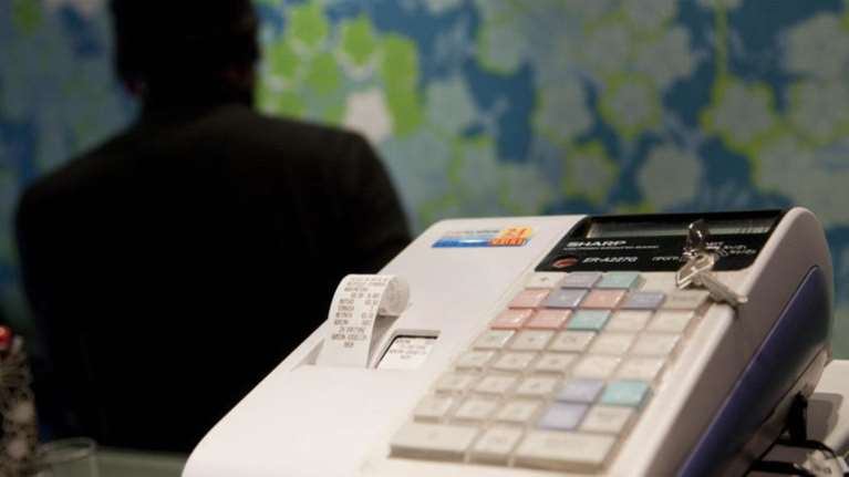 Πρόστιμα έως 20.000 ευρώ από την ΑΑΔΕ για ταμειακές - μαϊμού