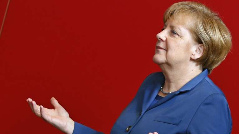 Μέρκελ: Η εποχή των προγραμμάτων διάσωσης τελείωσε