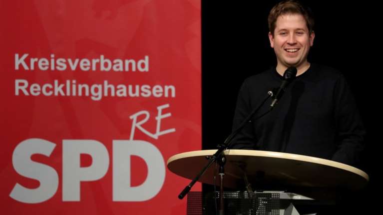 Κέβιν Κιούνερτ: O «καμικάζι» του SPD που θέλει να εκθρονίσει τη Μέρκελ