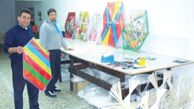 Από μια βιοτεχνία στη Θεσσαλονίκη οι χαρταετοί της Καθαράς Δευτέρας