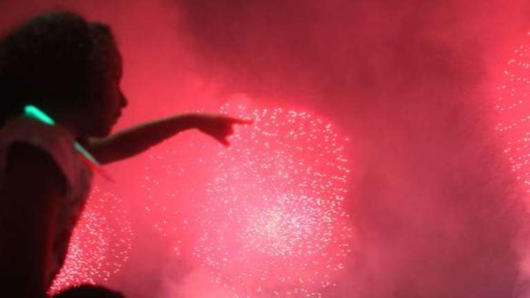 Παραλίγο τραγωδία στην Πάτρα: Κοριτσάκι έπιασε φωτιά από βεγγαλικό