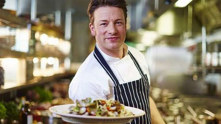 Γιατί κλείνουν τα εστιατόρια του Τζέιμι Ολιβερ στη Βρετανία