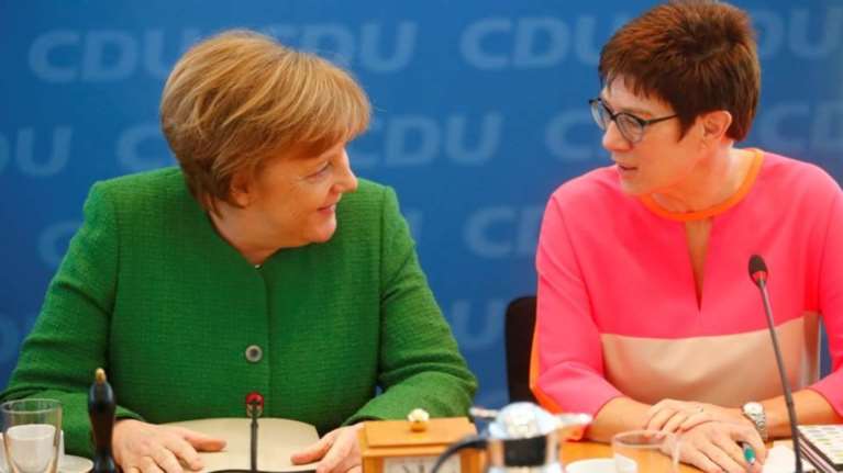 Η Μέρκελ δρομολογεί τη διαδοχή της;