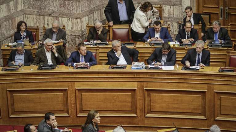 Αποκλίνουν Μαντάς - Παρασκευόπουλος για χειρισμούς στη Βουλή